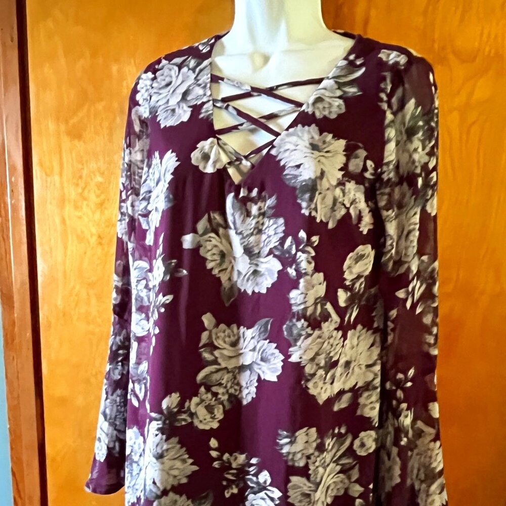 Women's Speechless purple flower shirt - Small